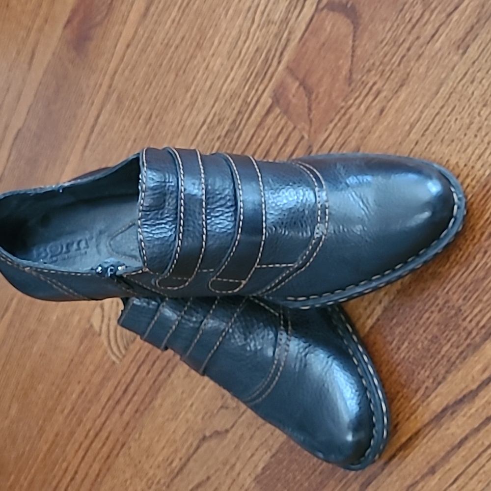 Born Black Leather Ankle Zip Rounded Toe Heeled Booties Women's Size 9.5 - Picture 11 of 15